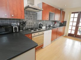 Whistle Stop Apartment - North Wales - 1116654 - thumbnail photo 7