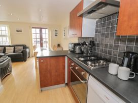 Whistle Stop Apartment - North Wales - 1116654 - thumbnail photo 9