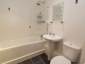 Whistle Stop Apartment - North Wales - 1116654 - thumbnail photo 17