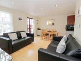 Whistle Stop Apartment - North Wales - 1116654 - thumbnail photo 4