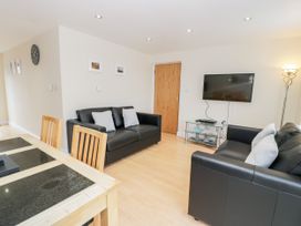 Whistle Stop Apartment - North Wales - 1116654 - thumbnail photo 6