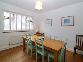A dining room with a table and chairs at Faraway in Rhosneigr