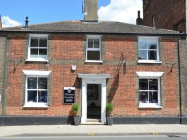 Southwold Arms Apartment - Suffolk & Essex - 1116847 - thumbnail photo 1