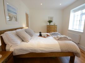 Southwold Arms Apartment - Suffolk & Essex - 1116847 - thumbnail photo 12