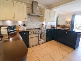 A kitchen with an oven and microwave at Seadrift Dunwich Near Westleton