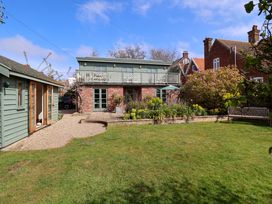 A house with a garden and pathway at Robert Sadler's Studio in Aldeburgh
