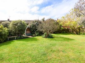 A garden with shrubbery and a seating area at Robert Sadler's Studio in Aldeburgh
