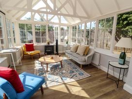 A conservatory with seating and a coffee table at The Round House in Easton near Framlingham