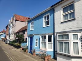 A street view with houses and plants at Seaflower, Aldeburgh