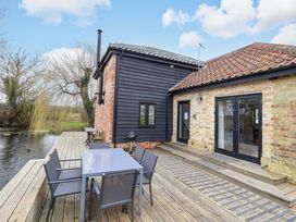 An outdoor area with a table and chairs at Fishpond House, Sotherton Halesworth