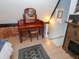 A bedroom with a vanity table and mirror at Cherry Tree Cottage, Woodbridge