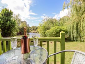 Lakeside Lodge Retreat - Lincolnshire - 1117931 - thumbnail photo 26