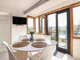 A dining room with a table and chairs at West Island in Kingsbridge