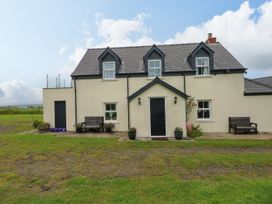 An exterior view of a cottage at North Studdock Cottage in Angle near Pembroke