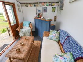 A snug with wicker furniture and a bar counter at North Studdock Cottage Angle near Pembroke
