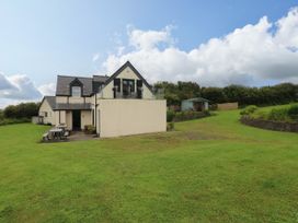 A house with a garden and seating area at North Studdock Cottage Angle near Pembroke