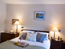 Arthur Turner, The Apple Rooms - Hampshire - 1118595 - thumbnail photo 9