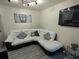 Queens Holiday Apartment - South Wales - 1119295 - thumbnail photo 3