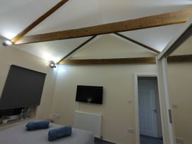 Queens Holiday Apartment - South Wales - 1119295 - thumbnail photo 14