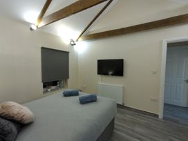 Queens Holiday Apartment - South Wales - 1119295 - thumbnail photo 16