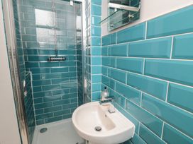 A shower and sink in a bathroom at Wellington House in Bridlington