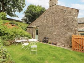 A garden with a table and chairs at White House in Shap