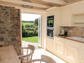 A kitchen with cabinets and appliances at Wayside near Kingsbridge