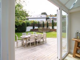 A garden with table and chairs at Welsummer in Salcombe