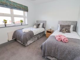 Eaton House, 7 Rectory View - North Yorkshire (incl. Whitby) - 1120519 - thumbnail photo 17