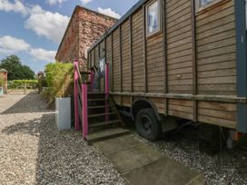 Horsebox 1 - Herefordshire - 1120603 - thumbnail photo 3