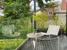 An outdoor seating area with chairs and a table at Estuary Watch Lelant near Carbis Bay