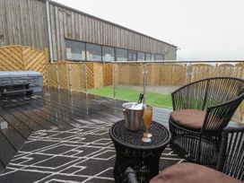 Willow - North Yorkshire (incl. Whitby) - 1120946 - thumbnail photo 16