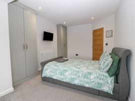 8 Cardiff Road - North Wales - 1121121 - thumbnail photo 19