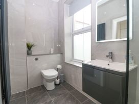 8 Cardiff Road - North Wales - 1121121 - thumbnail photo 23