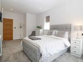 8 Cardiff Road - North Wales - 1121121 - thumbnail photo 25