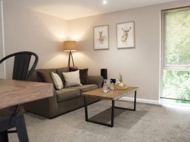 A living room with a sofa and coffee table at 24 Meadow Retreat in Dobwalls
