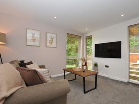 A living room with a sofa and coffee table at 24 Meadow Retreat in Dobwalls