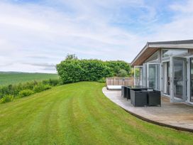 A garden with table and chairs at 1 Horizon View in Dobwalls