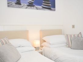 A bedroom with two beds and a bedside lamp at 9 Horizon View in Dobwalls