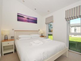 A bedroom with a bed and windows at 10 Horizon View in Dobwalls