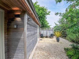 An outdoor area with gravel, chairs, and a planter at 15 Horizon View, Dobwalls