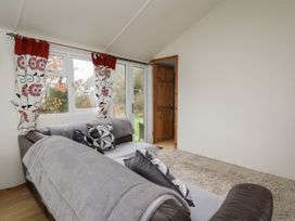 Chalet 32 - Mid Wales - 1121519 - thumbnail photo 2