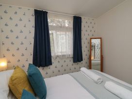 Chalet 64 - North Wales - 1121818 - thumbnail photo 11