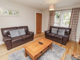 A living room with sofas and a coffee table at Crispin in Lucker
