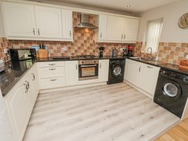 A kitchen with appliances and cabinets at Crispin in Lucker