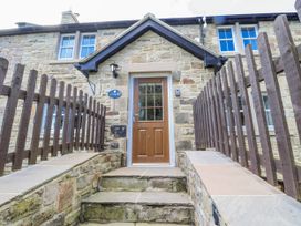 An entrance with steps leading to a wooden door at Crispin in Lucker