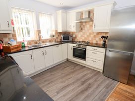 A kitchen with cabinets and appliances at Pippin in Lucker