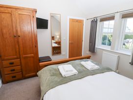 A bedroom with a bed and wardrobe at Pippin in Lucker