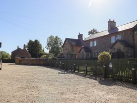 An outdoor view of houses and a parking area at Pippin in Lucker