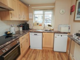 A kitchen with countertop and appliances at Ahoy in Seahouses